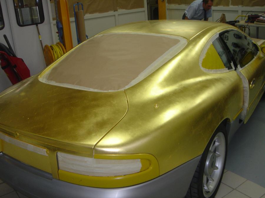 Детали создания Aston Martin DB7 24-Carat 2008 года  (фото 4 из 4)